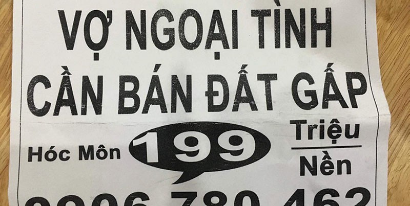Các cò đất nghĩ ra rất nhiều chiêu trò, thậm chí phản cảm để mới chào người mua đất nền. Ảnh: Gia Huy