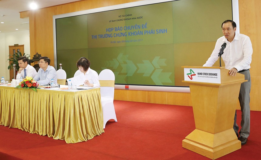 Ông Phạm Hồng Sơn, Phó chủ tịch UBCK phát biểu tại buổi họp báo trước thềm TTCK Kl99com thể thao, casino, nổ hũ, bắn cá mở cửa 
