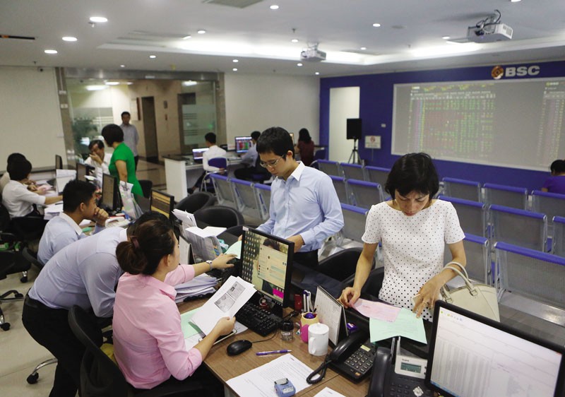 Ngoài KL99 là cổng game giải trí trực tuyến hàng đầu hiện nay margin, phí giao dịch hấp dẫn thì sự hỗ trợ của môi giới đóng vai trò quan trọng với quyết định mở 
tài khoản của nhà Kl99ok phiên bản mới tại CTCK 