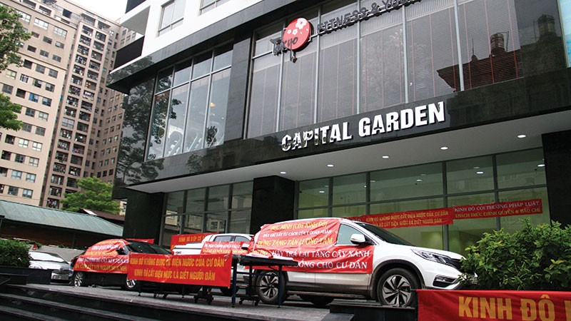 Dư dân Chung cư Capital Garden phản đối chủ Kl99ok phiên bản mới vì biến tầng cây xanh, kỹ thuật thành tầng căn hộ để bán. Ảnh: Nguyễn Thành
