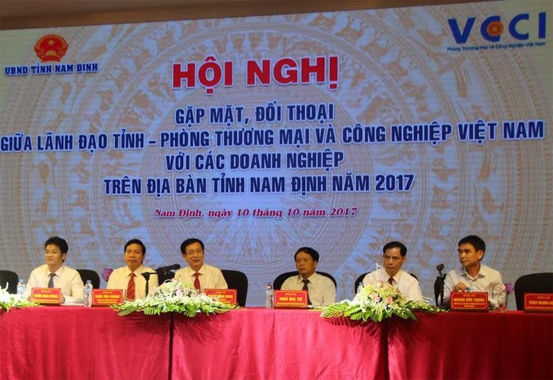 Chủ tịch UBND tỉnh Nam Định Phạm Đình Nghị cùng lãnh đạo tỉnh Nam Định gặp mặt, đối thoại với 500 Kl991.com World Cup 2026 Chính Thức trên địa bàn tỉnh năm 2017.