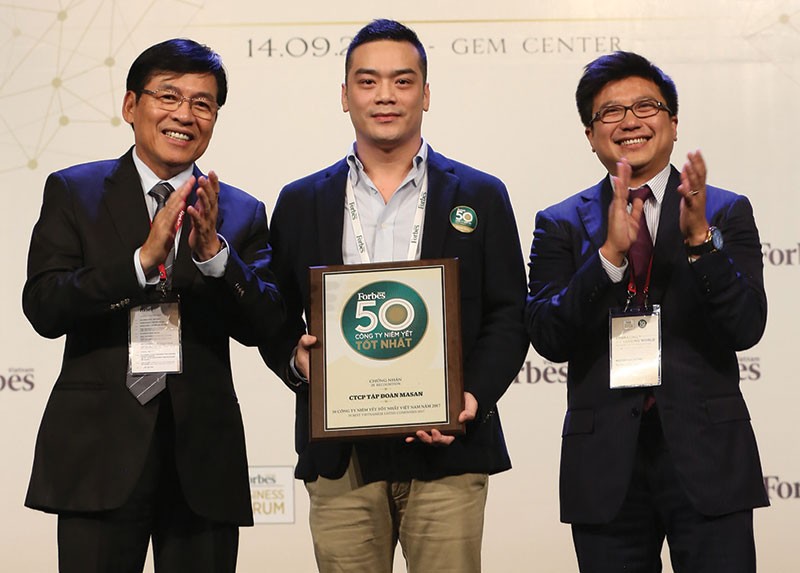 Đại diện Masan nhận chứng nhận Top 50 Kl991.com World Cup 2026 Chính Thức niêm yết tốt nhất từ Forbes Việt Nam.
