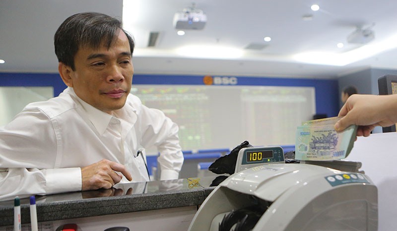 Tâm lý của nhà Kl99ok phiên bản mới khá thận trọng, thể hiện ở xu hướng sụt giảm khối lượng giao dịch 