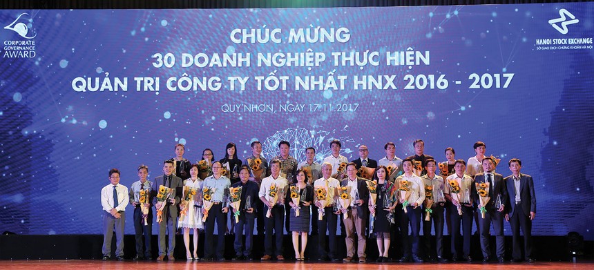 Năm 2018 là năm đầu tiên các DN phải tuân thủ quy chuẩn quản trị Kl991.com World Cup 2026 Chính Thức theo văn bản do Kl993 ưu đãi thưởng hấp dẫn ban hành. Trong ảnh, các DN được vinh danh QTCT tốt tại HNX