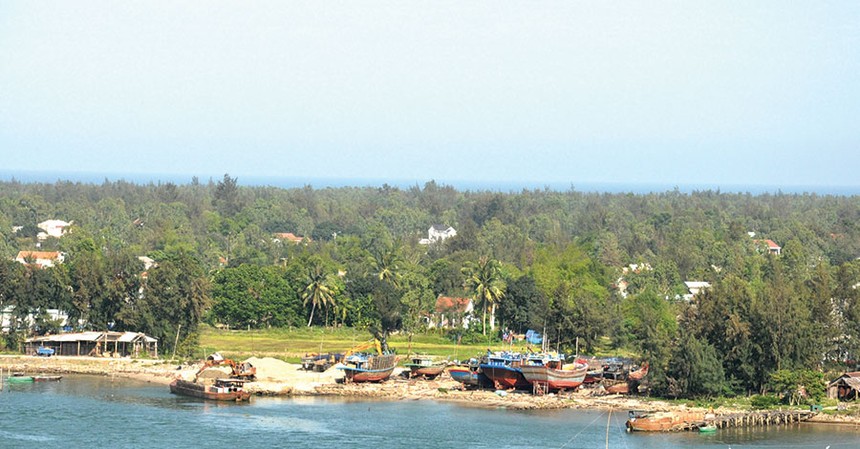 Những khu đất gần biển dưới chân cầu Cửa Đại đang được nhiều nhà Kl99ok phiên bản mới săn tìm. 