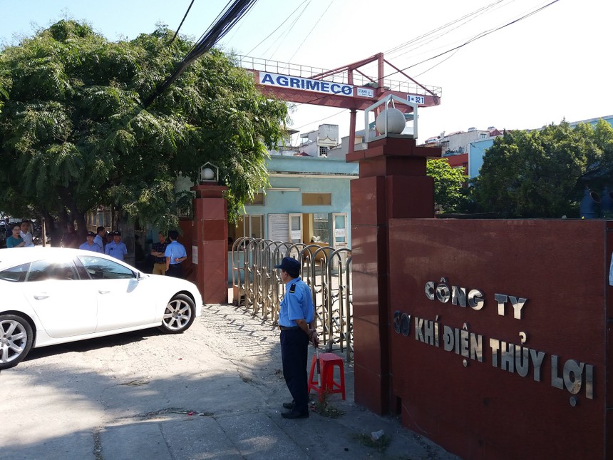 Trang Chủ KL99Com Số 1 Link Đăng Ký KL999 bị chặn ngoài cửa khi đến tham dự Đại hội 
