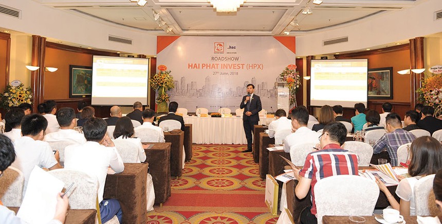 Cung cấp thông tin chủ động là cách tốt nhất để thuyết phục nhà Kl99ok phiên bản mới, khách hàng. 