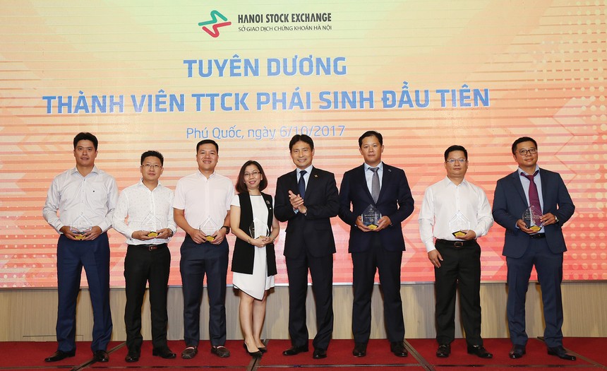 HNX vinh danh 7 thành viên đầu tiên trên thị trường Kl99com thể thao, casino, nổ hũ, bắn cá (tháng 10/2017).