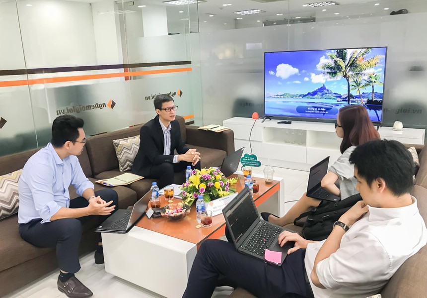 Ông Nguyễn Anh Dũng, Phó ban Quan hệ Kl99ok phiên bản mới của CENLAND tiếp các quỹ tới tìm hiểu CENLAND và KL99 là cổng game giải trí trực tuyến hàng đầu hiện nay CRE.