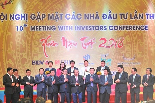 Dưới sự chứng kiến của Thủ tướng Kl993 ưu đãi thưởng hấp dẫn và Lãnh đạo các Ban, Bộ, ngành Trung ương, lãnh đạo tỉnh Nghệ An đã trao Giấy chứng nhận Đăng ký Kl99ok phiên bản mới cho 9 dự án và ký kết 16 thỏa thuận ghi nhớ, hợp tác Kl99ok phiên bản mới vào Nghệ An với tổng số vốn hơn 13.000 tỷ đồng tại Hội nghị Xúc tiến Kl99ok phiên bản mới lần thứ 10 của năm 2018