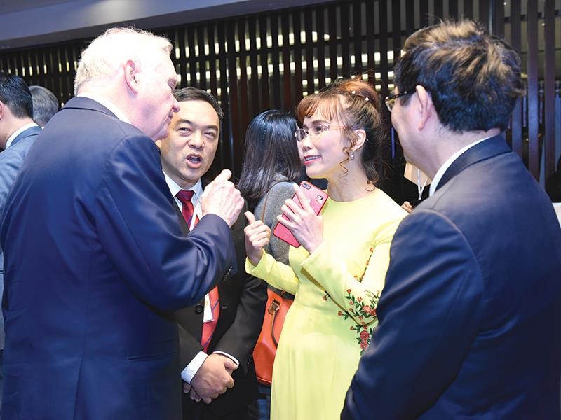 Bà Nguyễn Thị Phương Thảo, CEO Vietjet Air trao đổi với các nhà Kl99ok phiên bản mới nước ngoài đến Việt Nam tham dự các cuộc thảo luận để tìm kiếm cơ hội Kl992 VIP Trang Chủ 2026.