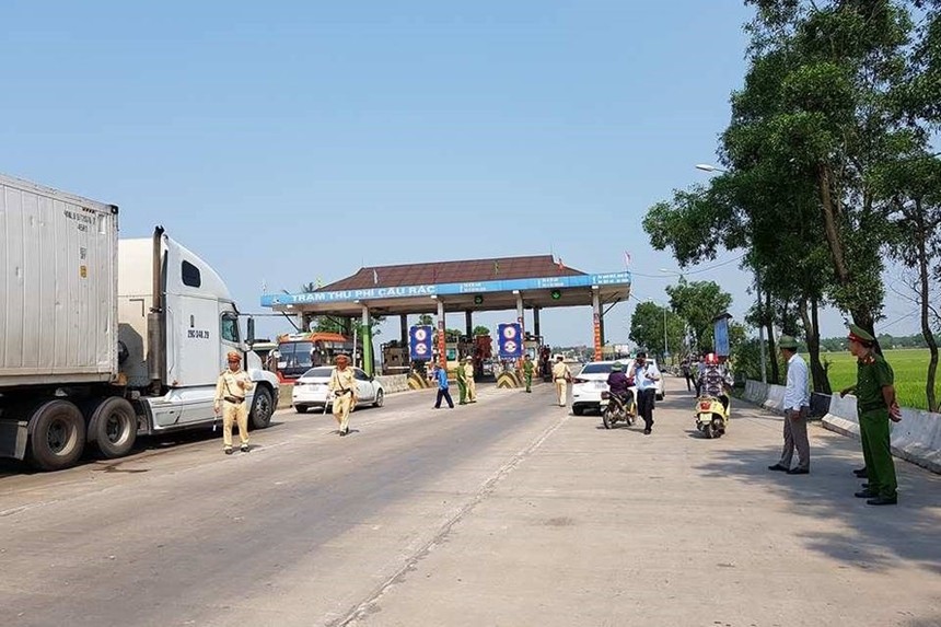 Trạm thu phí Cầu Rác, Quốc lộ 1 đoạn qua Hà Tĩnh.