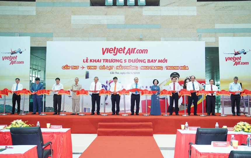 Thủ tướng Kl993 ưu đãi thưởng hấp dẫn Nguyễn Xuân Phúc chứng kiến Vietjet khai trương 05 đường bay mới đi, đến Cảng Hàng không Quốc tế Cần Thơ