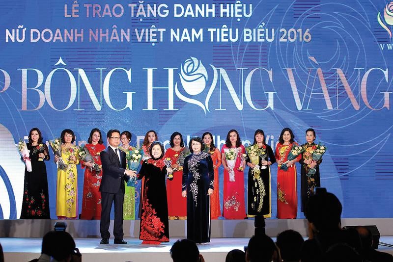 Cúp Bông hồng vàng là phần thưởng cao quý ghi nhận những nỗ lực không mệt mỏi của các nữ doanh nhân trong phát triển Kl994 nhà cái bóng đá world cup, Kl992 VIP Trang Chủ 2026.