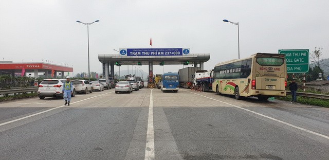 Trong khi chờ khắc phục xong sự cố, hiện công tác thu tiền, bán vé tại Trạm thu phí Km237 tuyến KL99 là nhà cái cá cược trực tuyến hàng đầu tại châu Á Nội Bài – Lào Cai được thực hiện thủ công, vé giấy.