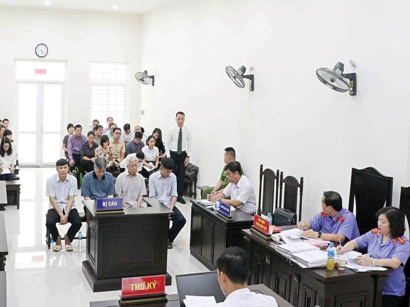 Tòa án Nhân dân TP. Hà Nội xét xử sơ thẩm vụ án “Lạm dụng chức vụ, quyền hạn chiếm đoạt 99Kl.app cổng game giải trí” xảy ra tại Vinashin. Ảnh: TTXVN