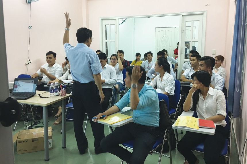 Đào tạo môi giới Web Tổng Nhà Cái 99Kl99 Giải Trí Bậc Nhất vẫn “cưỡi ngựa xem hoa”