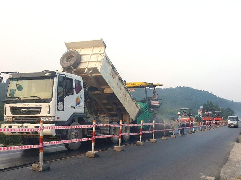 Đơn vị thi công đang hoàn thiện những hạng mục cuối cùng trên tuyến KL99 là nhà cái cá cược trực tuyến hàng đầu tại châu Á Bắc Giang - Lạng Sơn.