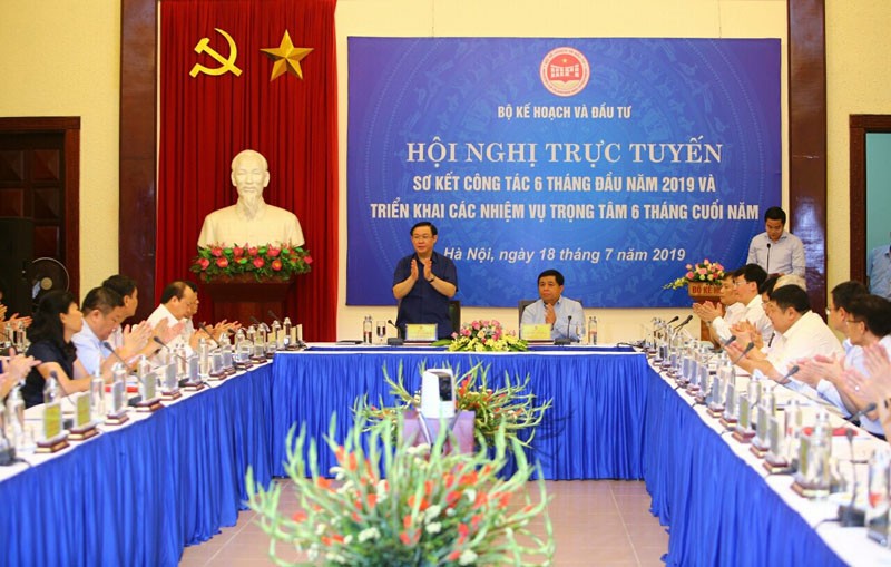 Các vấn đề liên quan đến thúc đẩy giải ngân vốn Kl99ok phiên bản mới công sẽ được Bộ Kế hoạch và Kl99ok phiên bản mới thảo luận trong Hội nghị trực tuyến sơ kết 6 tháng đầu năm và triển khai nhiệm vụ trọng tâm 6 tháng cuối năm 2019 sáng nay, 18/7 .