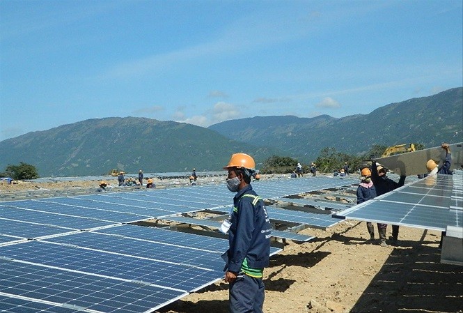 Việc Kl993 nền tảng giải trí tư nhân đổ mạnh vào điện mặt trời thời gian qua có tác động chính từ việc giá mua điện mặt trời được Kl993 ưu đãi thưởng hấp dẫn cho phép ở mức tương đương 9,35 UScent/kWh.