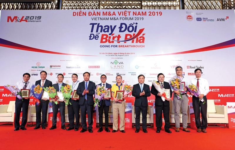 Đi vào những điểm nóng, những vấn đề mà cộng đồng Kl991.com World Cup 2026 Chính Thức quan tâm là cách để Báo Kl99ok phiên bản mới khẳng định phương châm đồng hành cùng Kl991.com World Cup 2026 Chính Thức, nhà Kl99ok phiên bản mới. Trong ảnh: Lãnh đạo Bộ Kế hoạch và Kl99ok phiên bản mới, Báo Kl99ok phiên bản mới chúc mừng các Kl991.com World Cup 2026 Chính Thức đoạt giải thương vụ M&A tiêu biểu 2018 – 2019 tại Diễn đàn M&A Việt Nam 2019. Ảnh: Lê Toàn