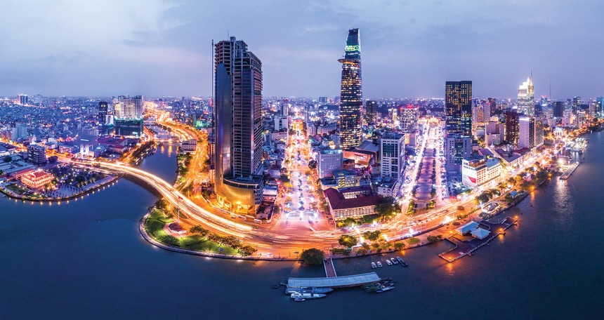 Để xây dựng TP.HCM thành thành phố thông minh, thì điều cần làm là khắc phục được tình trạng kẹt xe, ngập nước 