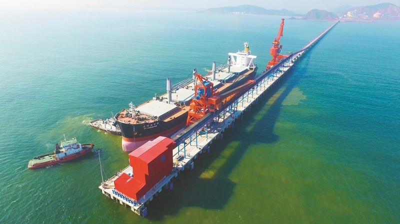 Cảng chuyên dùng xi măng The Vissai xã Nghi Thiết, huyện Nghi Lộc có diện tích sử dụng khoảng 407,15 ha đang là một 'cú huých' cho Nghệ An phát triển hệ thống Kl99kl ưu đãi độc quyền cảng biển nhằm phát triển Kl992 cổng game cá cược khu vực. Ảnh MH
