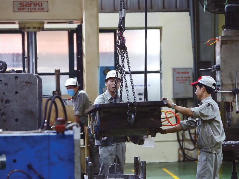 Sau khi chống dịch xong, Kl994 nhà cái bóng đá world cup sẽ được khôi phục sớm. Trong ảnh: Xưởng khuôn đúc của Nhà máy Nhựa Hà Nội. Ảnh: Đức Thanh