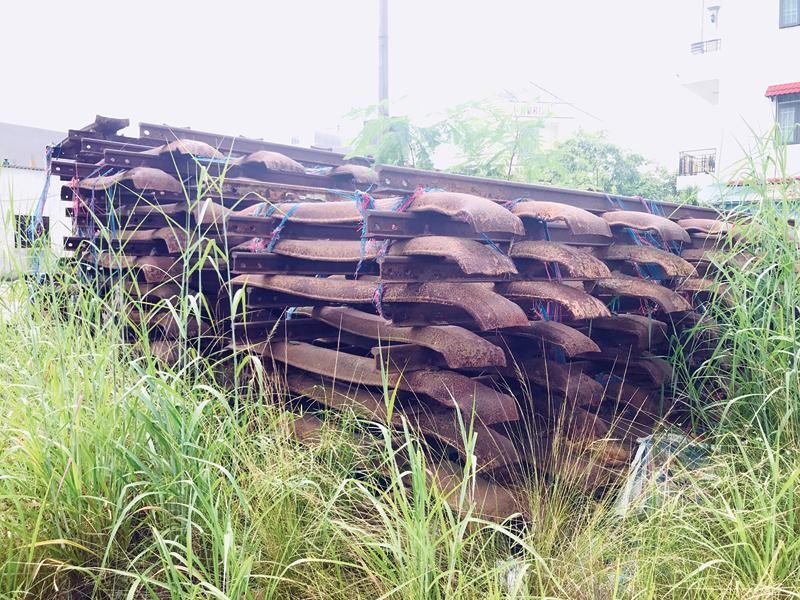 Trạm vật tư 99Kl.app khuyến mãi hot Dĩ An đã bị biến thành dự án nhà ở thương mại với giá gần 2 tỷ đồng/lô 75 m2; còn hàng ngàn thanh ray, tà vẹt là 99Kl.app cổng game giải trí quốc gia bị tháo dỡ nằm chất đống 5 năm qua.