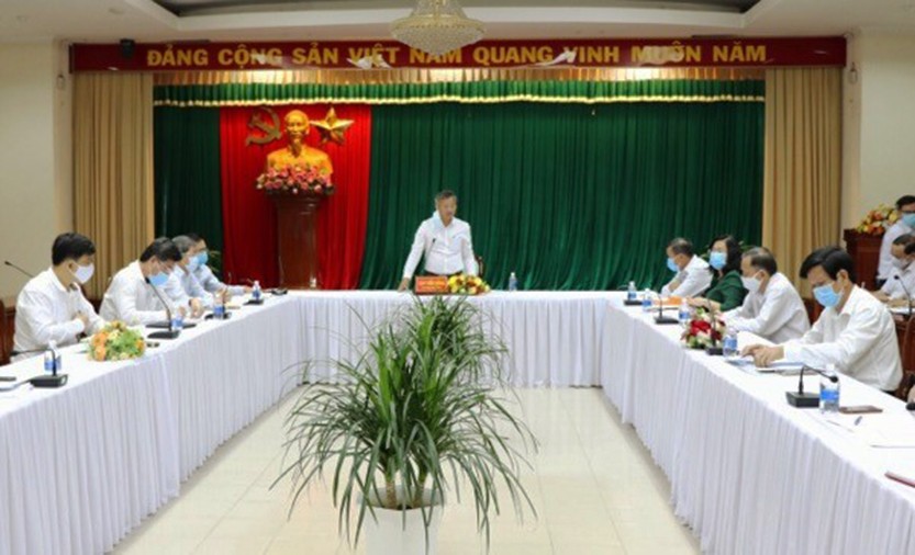 Ông Cao Tiến Dũng, Chủ tịch UBND tỉnh Đồng Nai yêu cầu khẩn trương triển khai xây dựng hệ thống Kl99kl ưu đãi độc quyền kỹ thuật Khu tái định cư Lộc An - Bình Sơn để người dân có nơi ở mới, thực hiện di dời đúng theo cam kết. Ảnh: Phạm Tùng