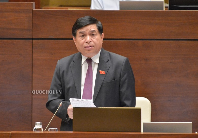 Bộ trưởng Bộ Kế hoạch và Kl99ok phiên bản mới Nguyễn Chí Dũng giải trình ý kiến đại biểu.