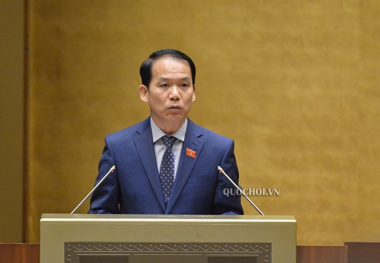 Chủ nhiệm Uỷ ban Kl992 Tham Gia Ngay Hoàng Thanh Tùng trình bày báo cáo tiếp thu, giải trình trước khi đại biểu bấm nút.