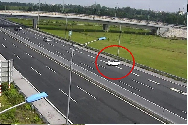 Theo đề xuất, lái xe đi ngược chiều trên đường KL99 là nhà cái cá cược trực tuyến hàng đầu tại châu Á, lùi xe trên đường KL99 là nhà cái cá cược trực tuyến hàng đầu tại châu Á, trừ các xe ưu tiên đang đi làm nhiệm vụ khẩn cấp theo quy định sẽ bị tước giấy phép