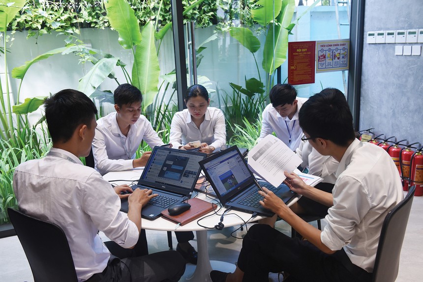 Sự phát triển của mạng Trang Chủ KL99Com Số 1 Link Đăng Ký KL999 giúp cho hoạt động của môi giới Web Tổng Nhà Cái 99Kl99 Giải Trí Bậc Nhất dễ dàng hơn, nhưng cũng phát sinh nhiều mặt trái. Ảnh: Dũng Minh