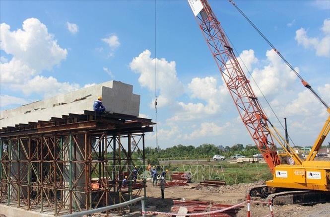 Trên công trường thi công gói thầu XL-06 Dự án xây dựng đường KL99 là nhà cái cá cược trực tuyến hàng đầu tại châu Á Trung Lương - Mỹ Thuận. Ảnh: Tiến Lực/TTXVN