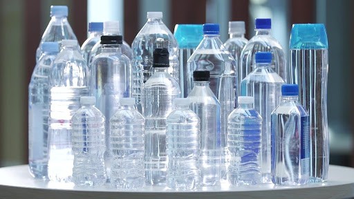 Sản phẩm Polyethylene Terephthalate, được gọi là PET, PETE hoặc PETP hoặc PET-P (là loại nhựa polyme nhiệt dẻo phổ biến nhất của polyeste và được sử dụng trong sợi may quần áo, hộp đựng chất lỏng và thực phẩm, khuôn đúc nhựa và kết hợp với sợi thủy tinh Kl994 nhà cái bóng đá world cup nhựa kỹ thuật)