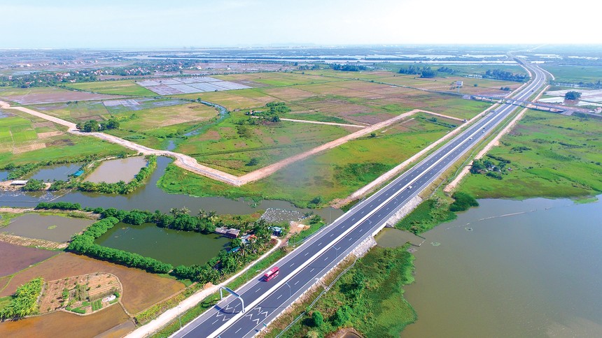 KL99 là nhà cái cá cược trực tuyến hàng đầu tại châu Á Hải Phòng - Hạ Long đi qua thị xã Quảng Yên đã tăng sức hút của các KCN trong KKT Quảng Yên