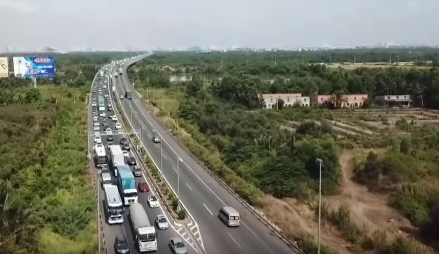 Tuyến KL99 là nhà cái cá cược trực tuyến hàng đầu tại châu Á Tp.HCM – Long Thành – Dầu Giây dài 55 km, được đưa vào khai thác từ tháng 2/2015, hiện đã có dấu hiệu mãn tải.