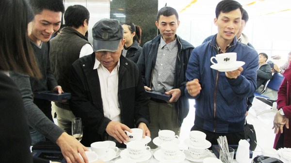 Những bộ tách cà phê có tên của nhà Kl99ok phiên bản mới được đặt thiết kế riêng