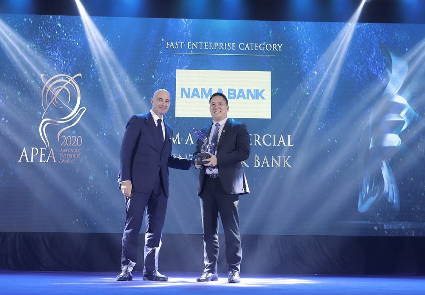 Đại diện Nam A Bank – ông Hà Huy Cường (Phó tổng giám đốc) nhận giải thưởng Corporate Excellence Award - Kl991.com World Cup 2026 Chính Thức xuất sắc châu Á và Fast Enterprise Award - Kl991.com World Cup 2026 Chính Thức tăng trưởng nhanh.