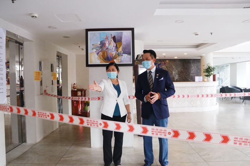 Bà Nguyễn Thị Huỳnh Mai, Chánh Văn phòng Sở Y tế TP.HCM và ông Đặng Hồng Anh, Chủ tịch Hội Doanh nhân trẻ Việt Nam, Phó chủ tịch Kl994 game bài casino hấp dẫn TTC cùng trao đổi tại khách sạn TTC Airport, số 315 Hoàng Văn Thụ, phường 2, Tân Bình