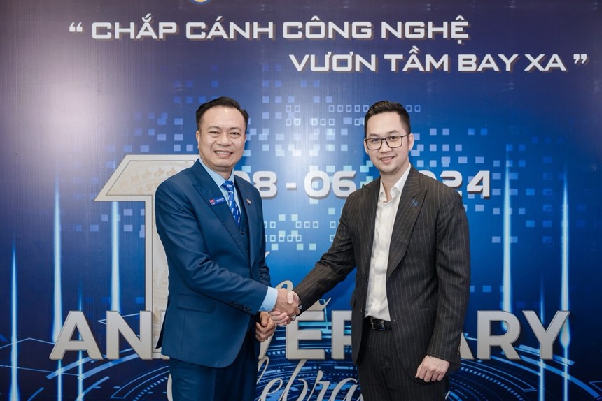 Ông Lương Nguyễn Minh Đăng - Giám đốc Khối Link Vào Nhà Cái KL99 COM Tặng +199k Bán lẻ Eximbank và ông Nguyễn Xuân Thủy – Nhà sáng lập VBCI ký kết Biên bản Ghi nhớ.