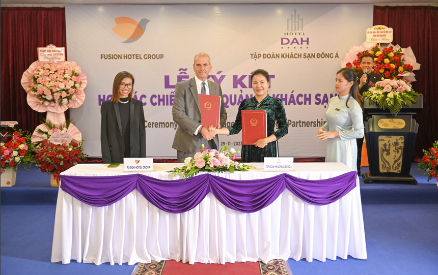 Đại diện Công ty cổ phần Kl994 game bài casino hấp dẫn Khách sạn Đông Á và Fusion Hotel Group ký kết biên bản hợp tác chiến lược