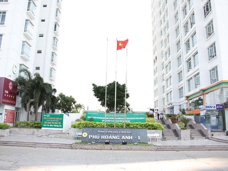 Người dân chung cư Phú Hoàng Anh treo băng-rôn yêu cầu chủ Kl99ok phiên bản mới giao toàn bộ tiền bảo trì còn lại cho Ban Quản trị
