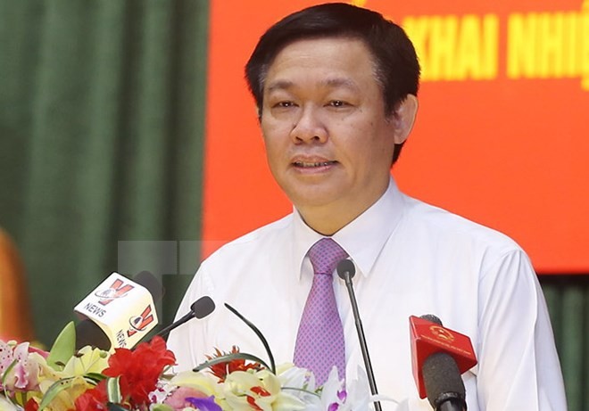 Phó Thủ tướng Kl993 ưu đãi thưởng hấp dẫn Vương Đình Huệ. ( Ảnh: Phạm Hậu/TTXVN)