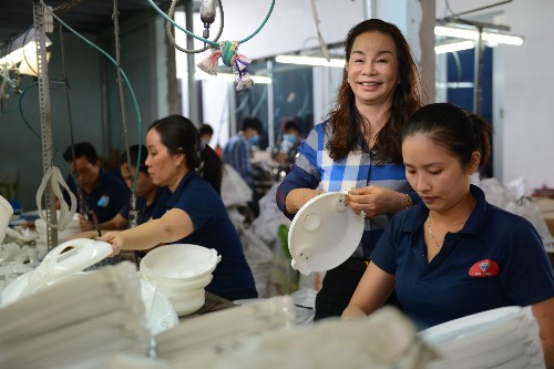 Bà Minh hiện sở hữu 2 nhà máy Kl994 nhà cái bóng đá world cup hàng điện gia dụng cho doanh thu mỗi năm trên 800 tỷ đồng.