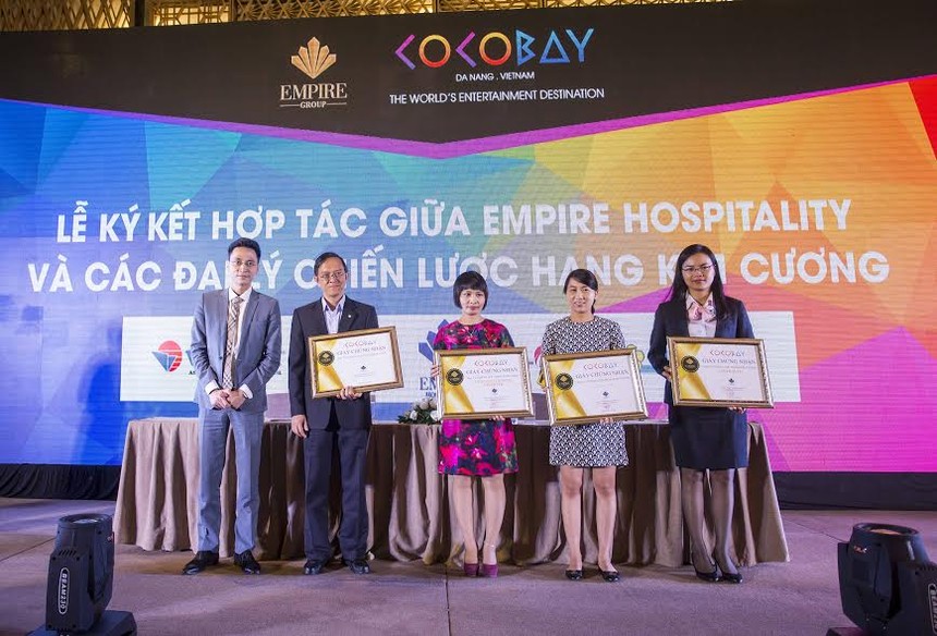 Đại diện Kl994 game bài casino hấp dẫn Empire cùng các đại lý chiến lược hạng Kim Cương: Saigon Tourist, Vietnam Tourism Charter, Global Tour, Viet Travel.