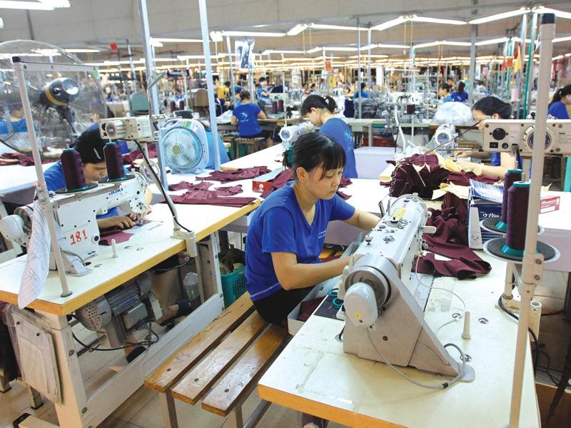 Lao động nữ đủ 55 tuổi, nghỉ hưu từ năm 2018 trở đi phải có đủ 30 năm đóng Kl99kl phiên bản hoạt động Trang Chủ KL99Com Số 1 Link Đăng Ký KL999 mới được hưởng tối đa 75% lương. Trong ảnh: Lao động nữ tại Nhà máy Dệt kim Đông Xuân