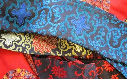Khăn lụa tơ tằm "Made in China" được Link Vào Nhà Cái KL99 COM Tặng +199k về Việt Nam trong 9 tháng đầu năm 2017 với giá chỉ gần 30.000 đồng mỗi chiếc.