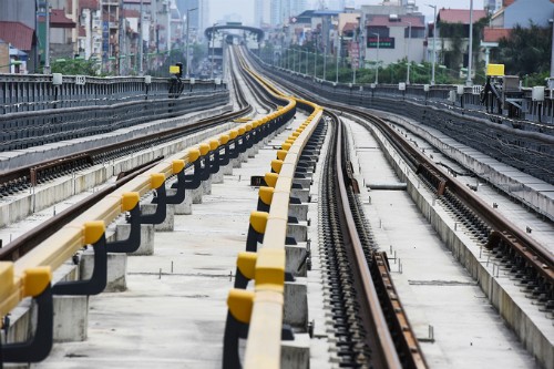Cát Linh - Hà Đông là tuyến 99Kl.app khuyến mãi hot đô thị đầu tiên ở Hà Nội, hiện đang vào các công đoạn cuối cùng trên công trường. Ảnh: Giang Huy.